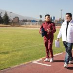 1204593-presidente-del-ipd-con-cesar-rodriguez-en-la-pista-atletica-del-estadio-huancayo