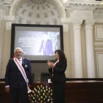 condecoracionexjuezHectorLamaMore