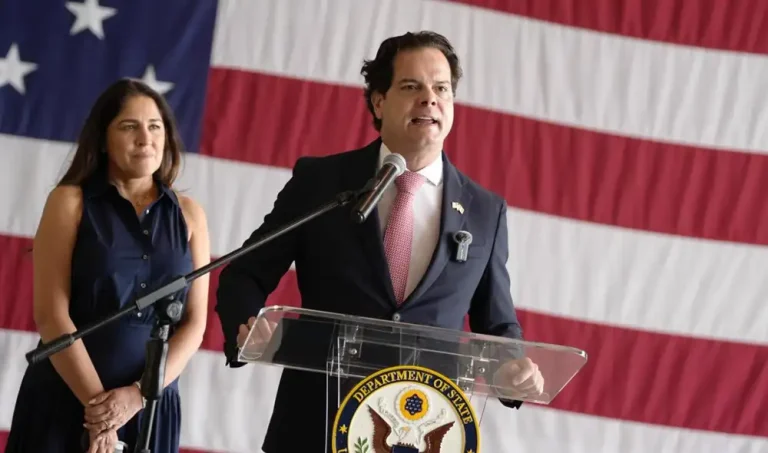 BernieNavarroEEUUEmbajador