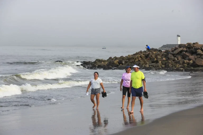 PlayaAguaDulceCostaVerde