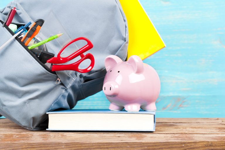 Cuida tu economía: Consejos para controlar tus finanzas ante gastos escolares