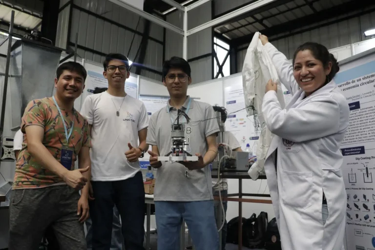 estudiantesUNIFranciatecnología